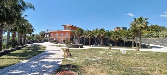 Villa singola con 4500 mq di terreno