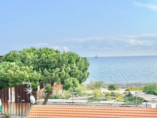 Savona - via nizza - trilocale con balcone vista mare, ampia terrazza e box