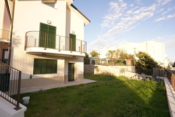 Villa con giardino e terrazza vista mare