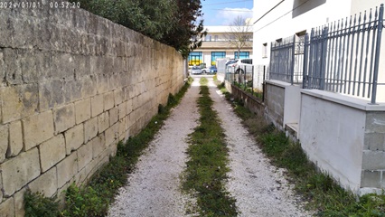 Fabbricato con terreno edificabile