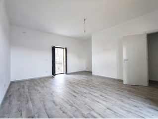 Casa singola con ampio terrazzo a livello