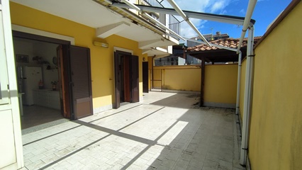 Stazzo. appartamento con terrazzo e garage a 50 m dal mare