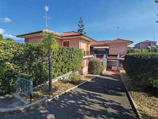 Casa con ingresso indipendente e giardino privato a 50 m dal mare