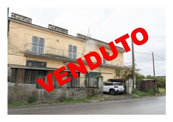 Fabbricato da ristrutturare con terreno