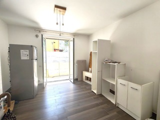 Appartamento di vani cinque con terrazzo e garage