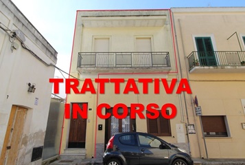 Zona centro- casa al primo piano abitabile