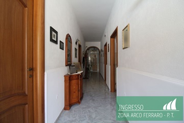 Stabile su due livelli zona arco ferraro