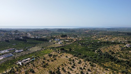 Terreno agricolo con vista e piccolo magazzino
