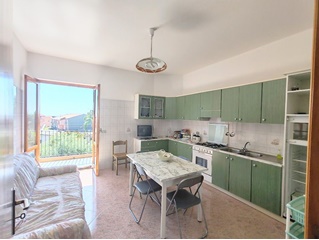 Appartamento vani quattro con terrazza e garage