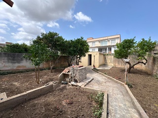 Intero stabile con giardino e garage in vendita a trapani