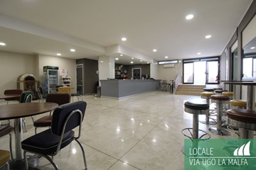 Ampio locale completamente arredato in via la malfa