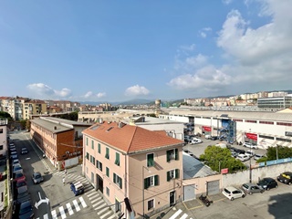 Ampio appartamento con le tre camere
