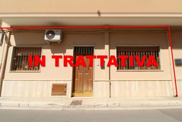 Casa indipendente con cortile da ammodernare