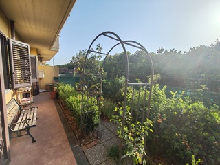 Appartamento con giardino e ampio garage