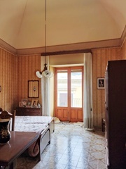 Palazzetto singolo con posti auto coperti